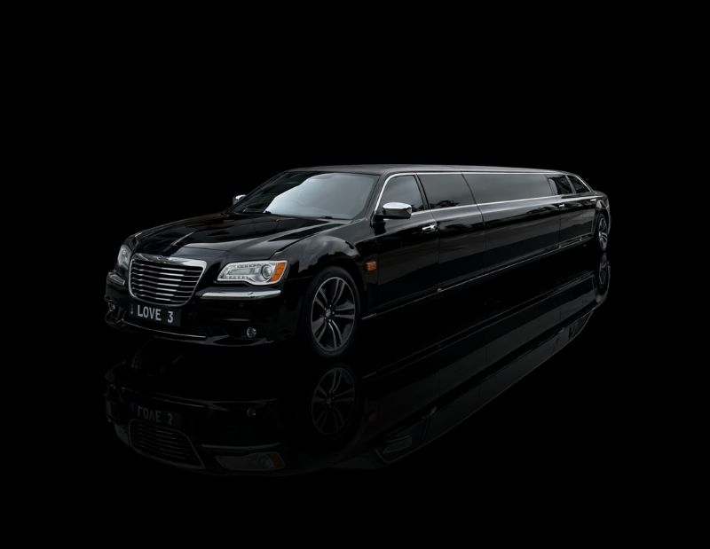 Black Chrysler 300 Super Stretch Limousine - Overview